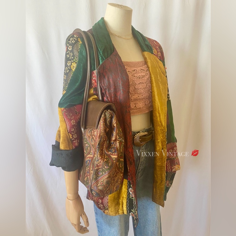 Vintage-Inspired Multicolor Paisley Shoulder Bag